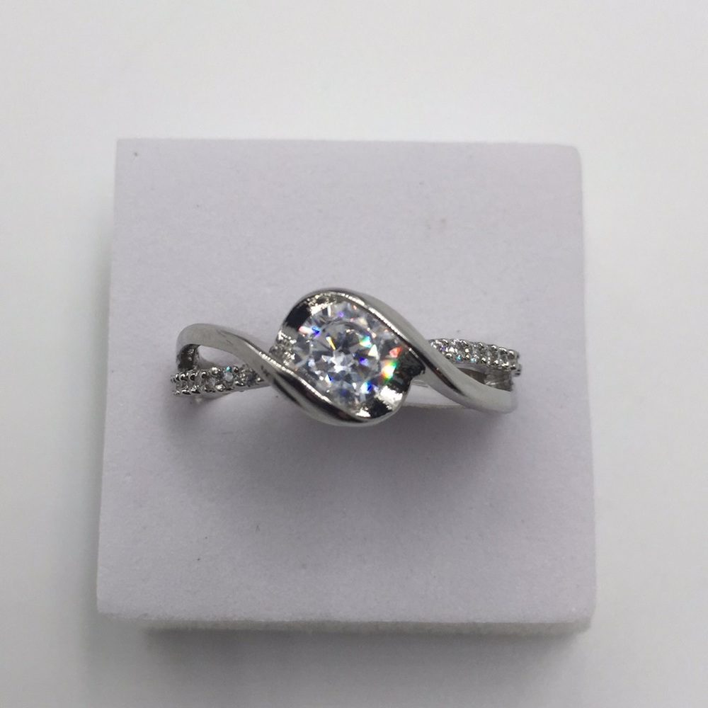 Elegant Silver Twist Ring